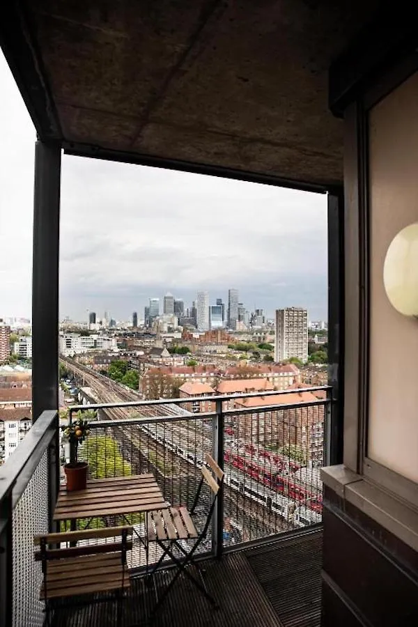 Whitechapel Two Bedroom Luxury Apartment - Free Private Parking - City Views London